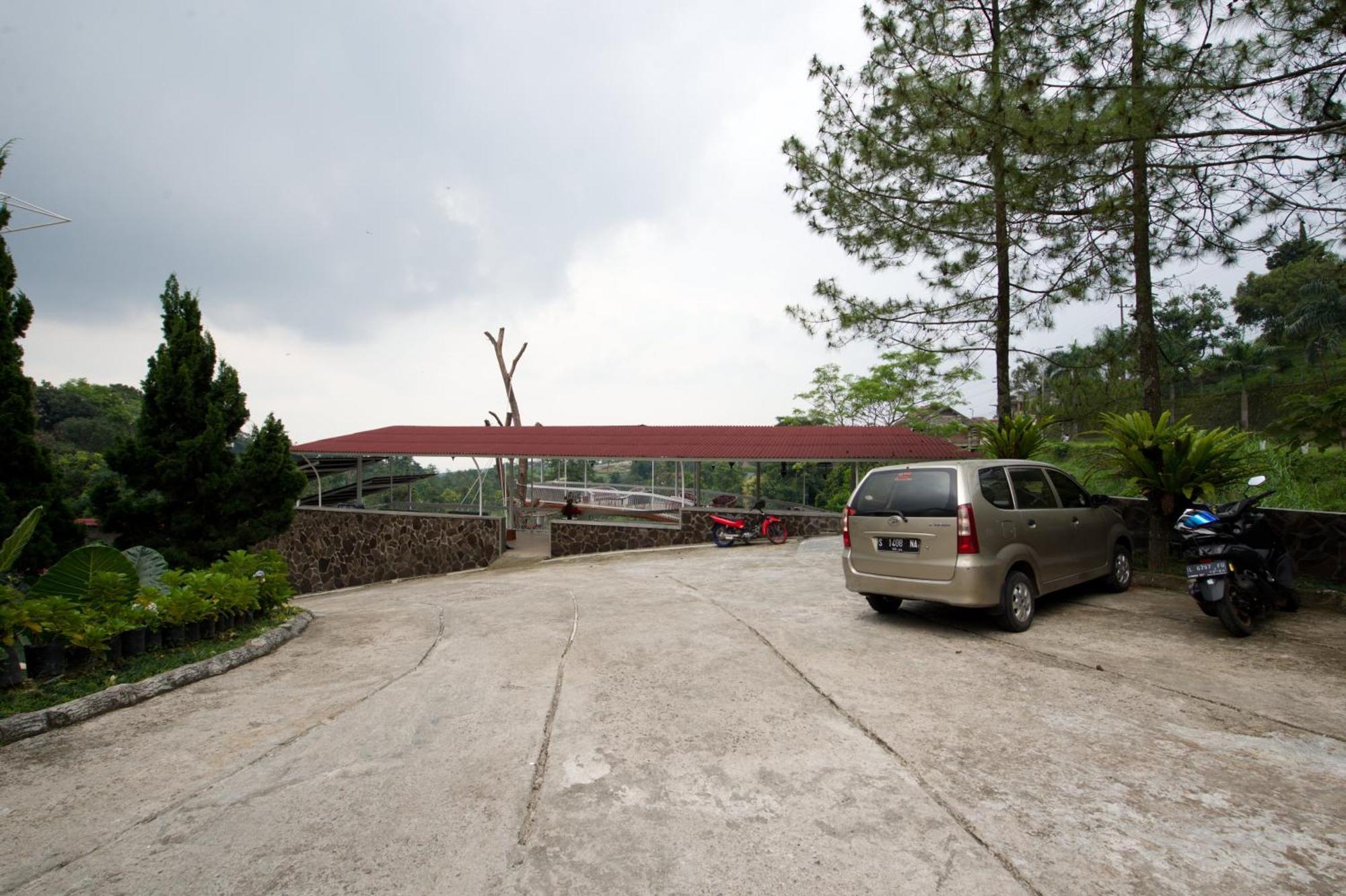Capital O 3359 Pondok Wisata Jaden Trawas Mojokerto Εξωτερικό φωτογραφία